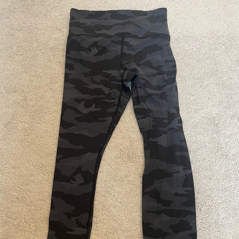 Athleta Elation 7/8 Tight in camo - size small